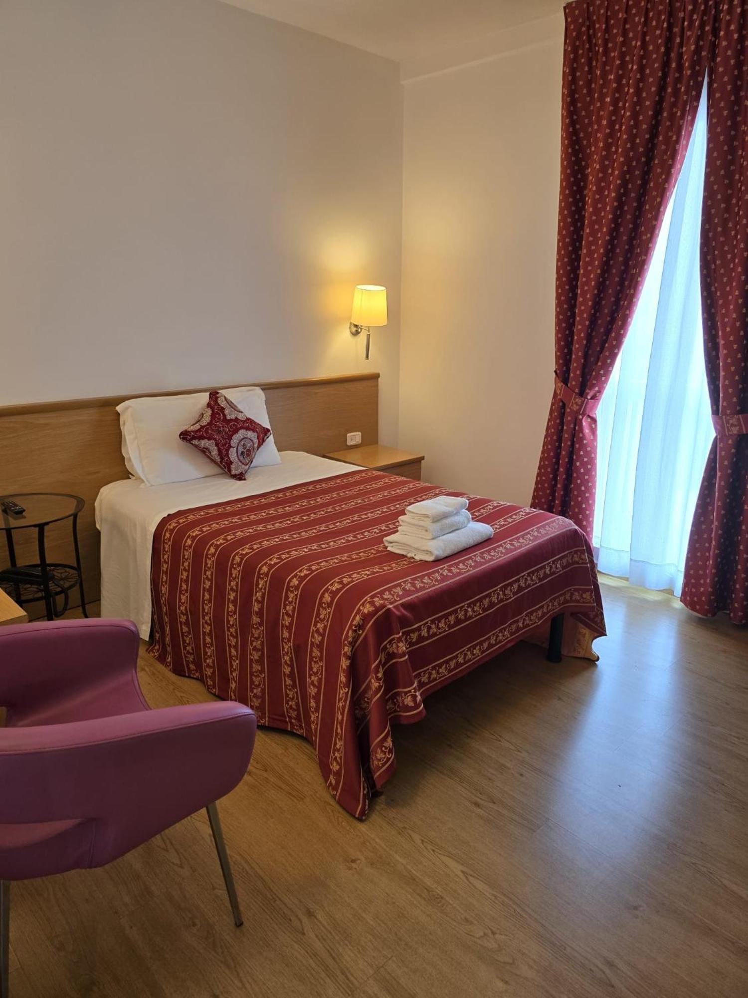 Hotel Marco Polo Airport Hotel Кампалто Екстериор снимка