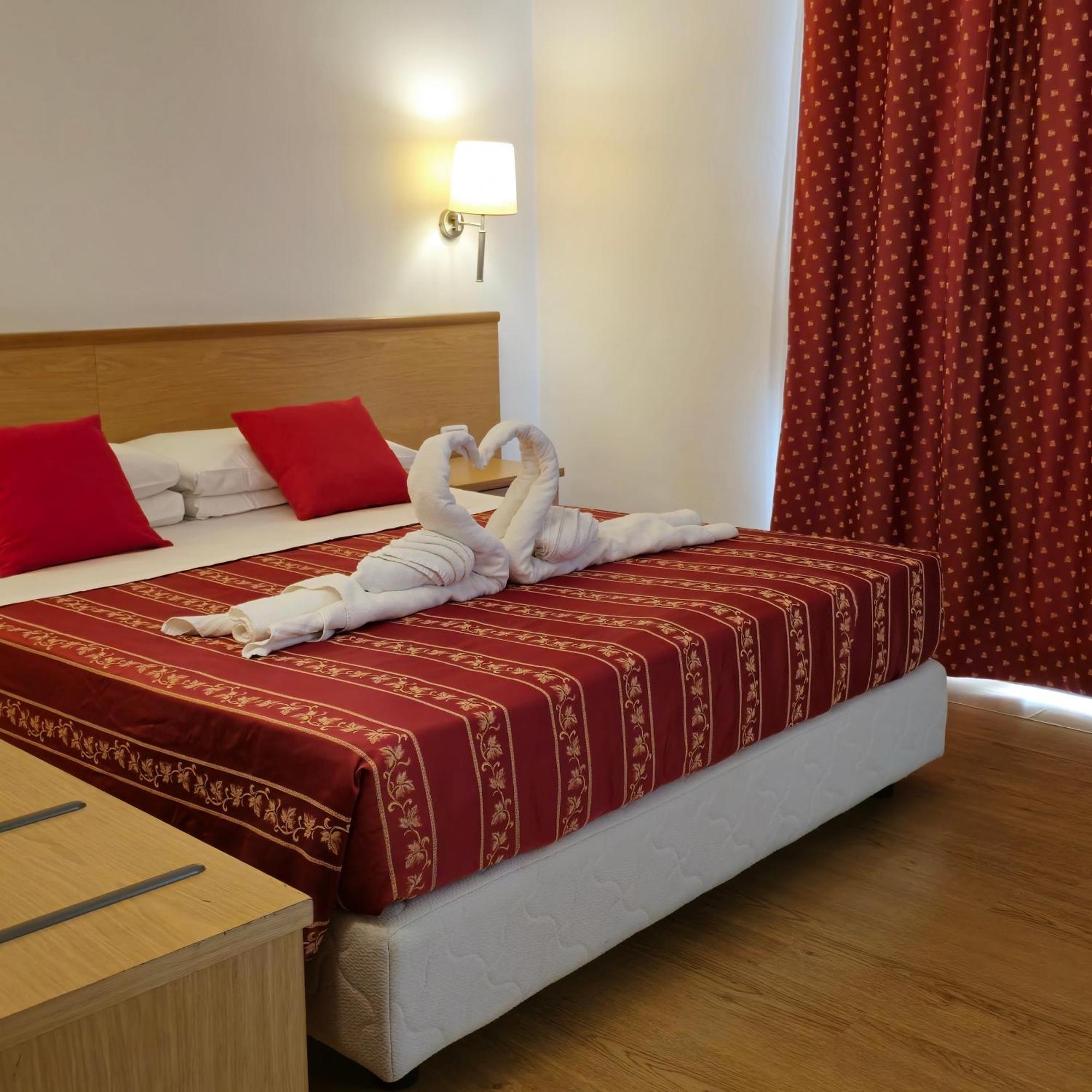 Hotel Marco Polo Airport Hotel Кампалто Екстериор снимка