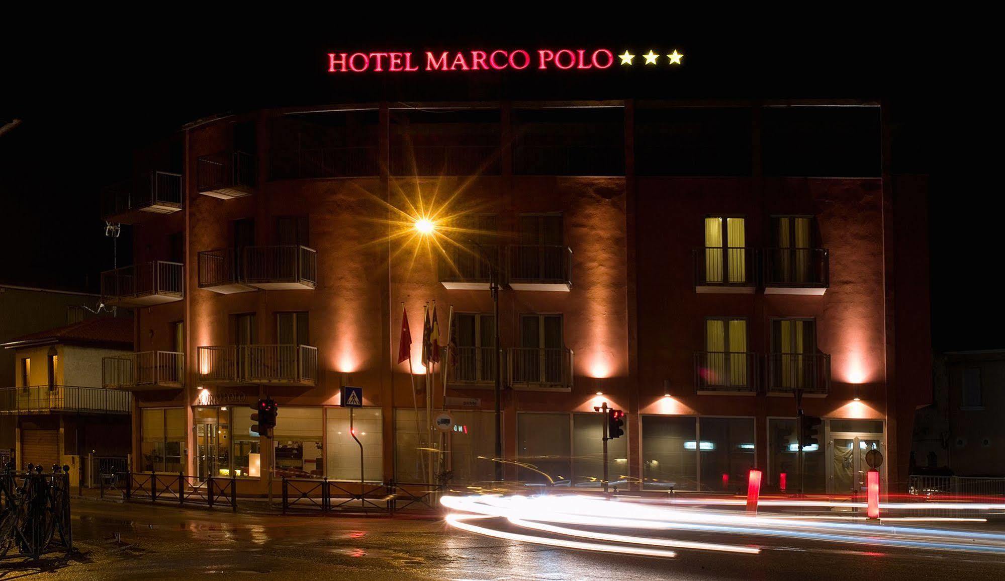 Hotel Marco Polo Airport Hotel Кампалто Екстериор снимка